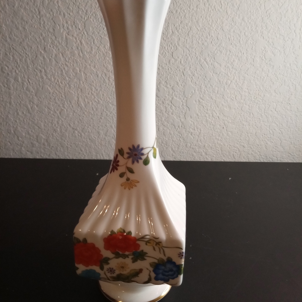 Aynsley England Hand painted Bone China 7" Decorative Vase